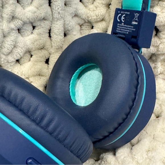 Kids Bluetooth Wireless On Ear Headphones - Picture 4 of 5